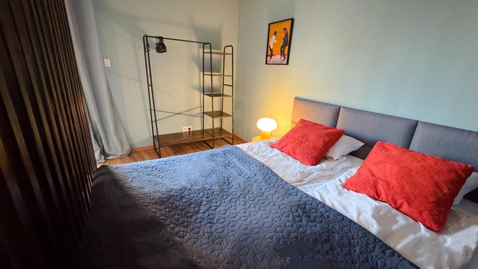 Orange With Balcony - Free Parking Apartment *