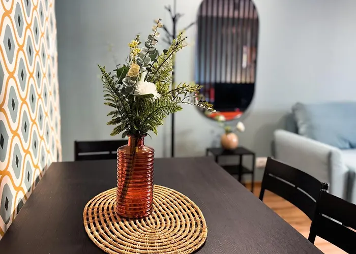 Orange Studio With Balcony - Free Parking