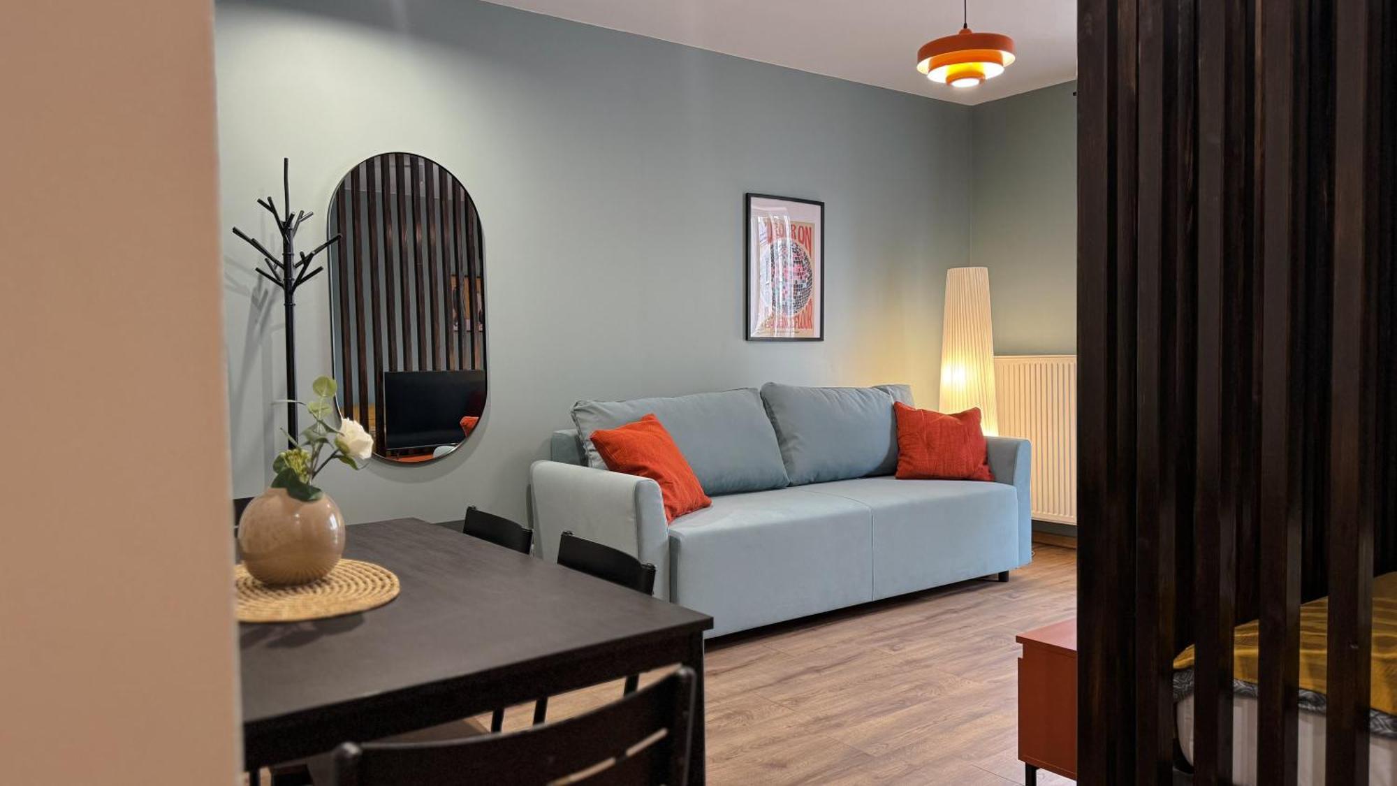 Orange With Balcony - Free Parking Varsavia