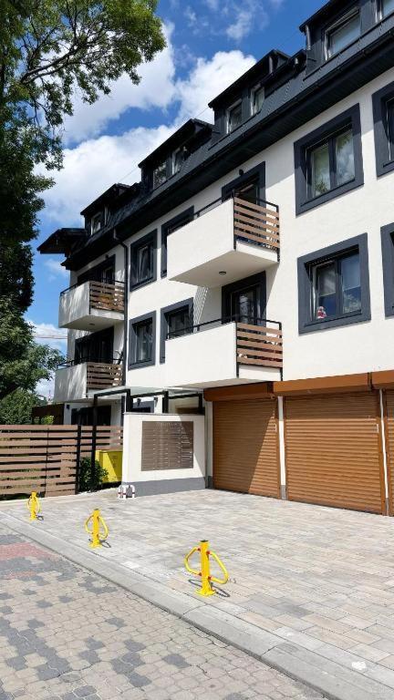 Orange With Balcony - Free Parking *