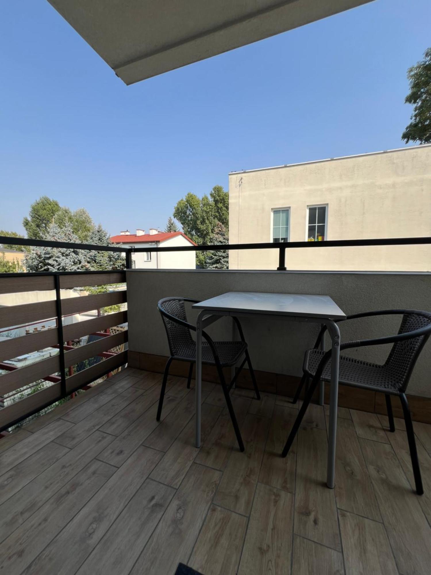 Orange With Balcony - Free Parking Apartment Warsaw